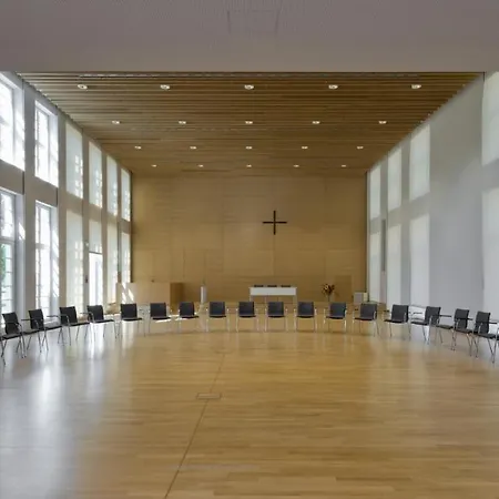 מלון Evangelische Tagungsstaette 2*